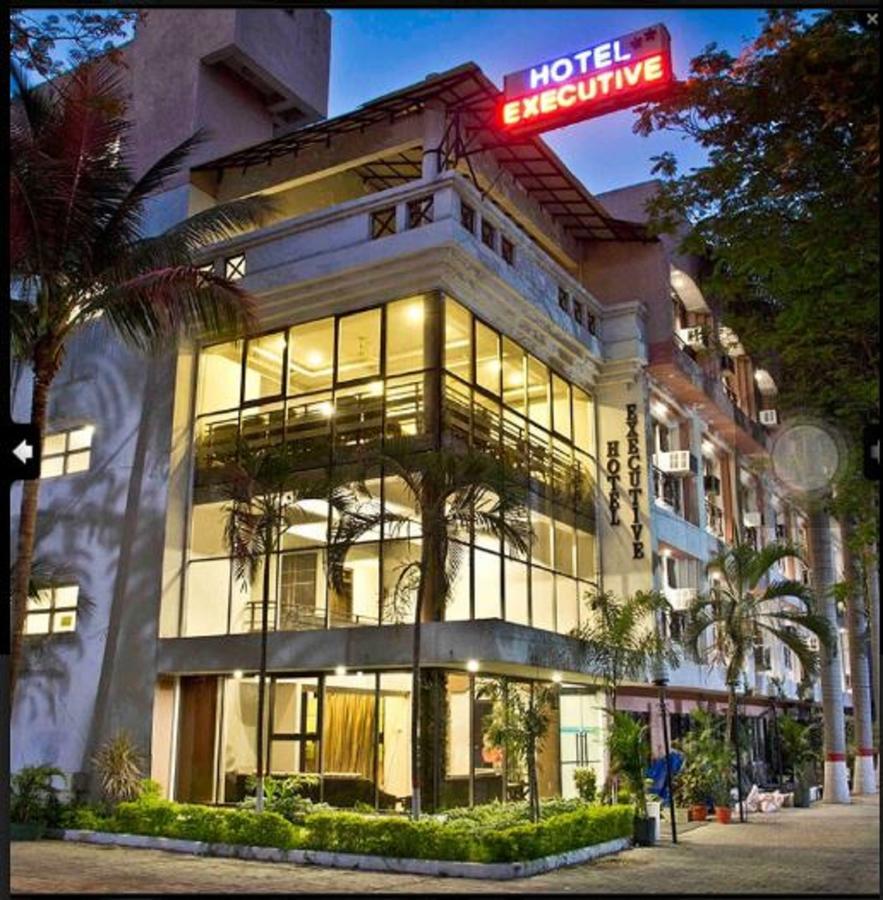 Hotel Executive スーラト エクステリア 写真