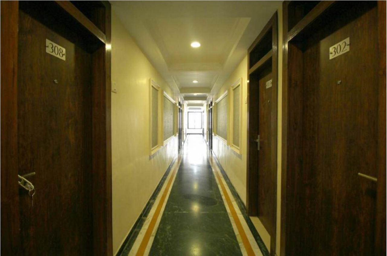 Hotel Executive スーラト エクステリア 写真