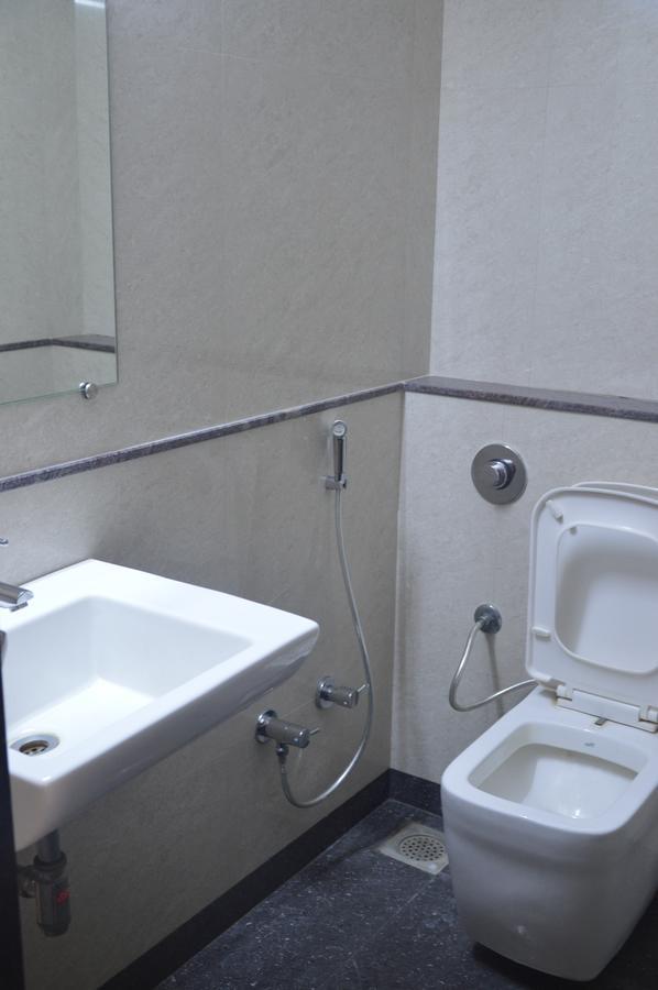 Hotel Executive スーラト エクステリア 写真